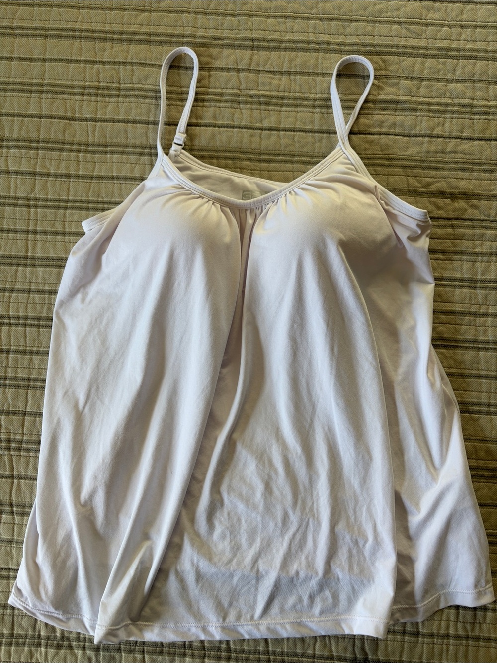 32 Degrees cool  White Women's Lightweight Cami Tank with built in bra in medium